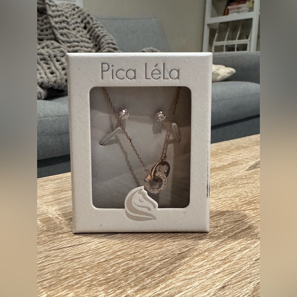 Pica Lela interlocking necklace with matching earrings